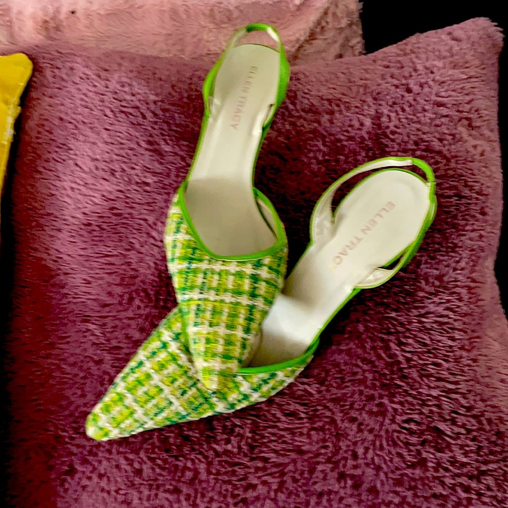 Ellen Tracy apple green and white sling back kitten heel women’s shoe. Size 10